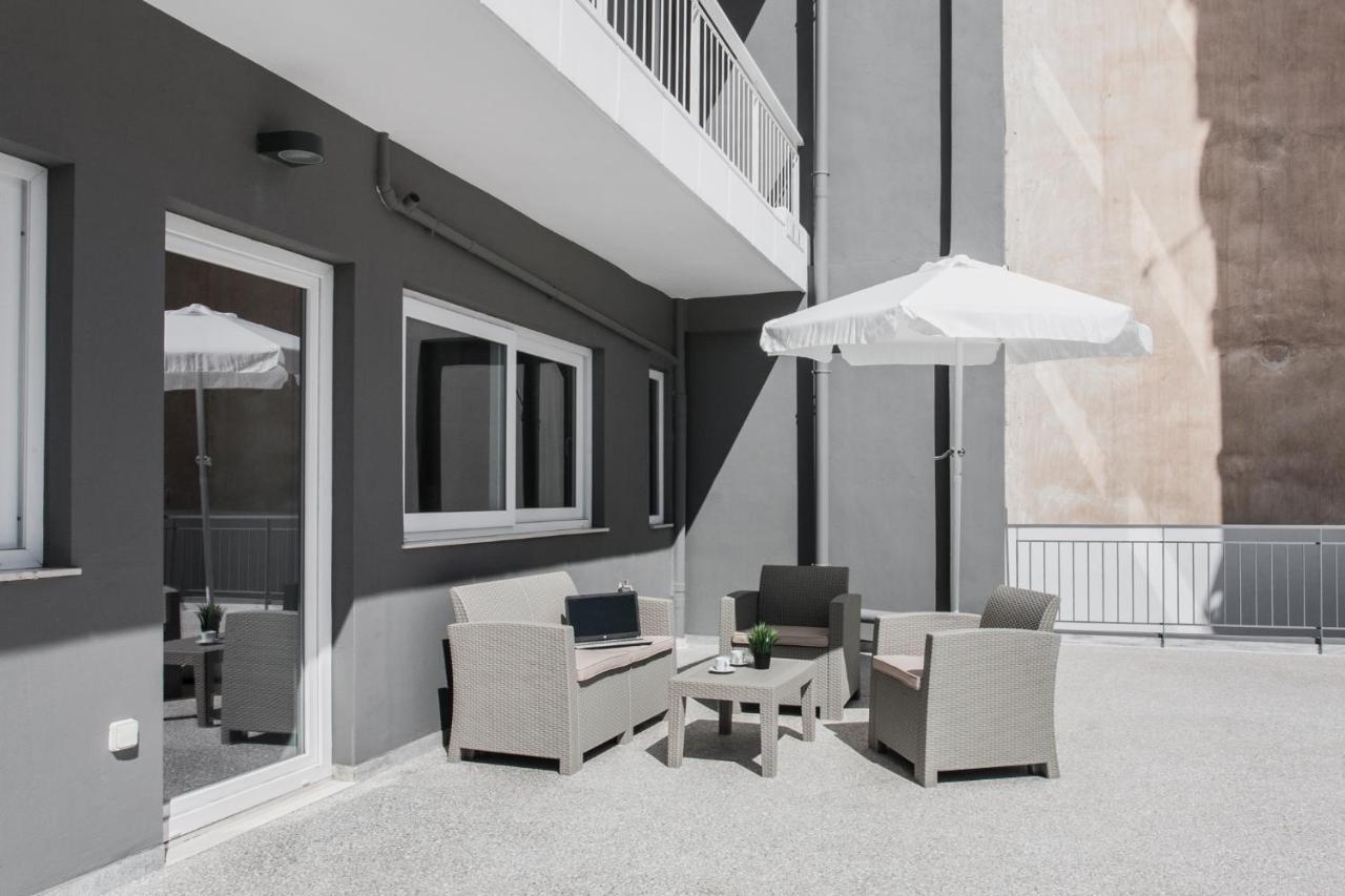 Wyz Attiki Aparthotel Atenas Exterior foto
